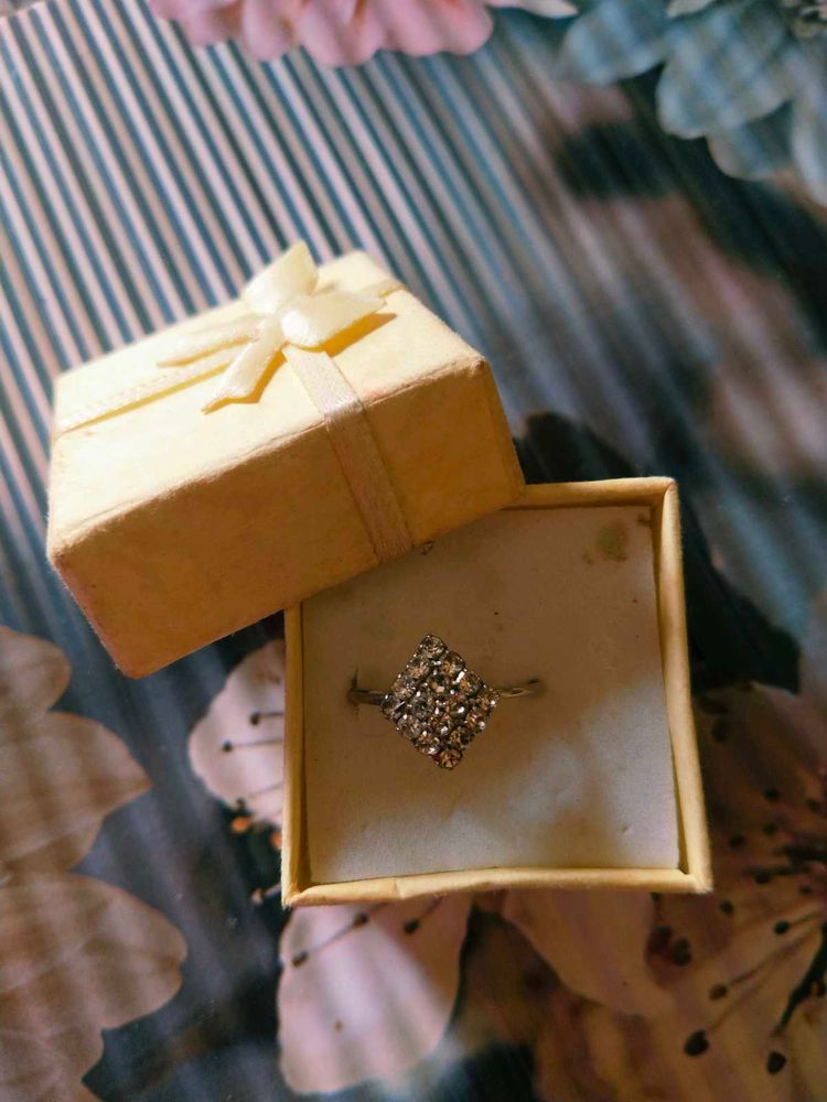 Sparkling Silver Ring
