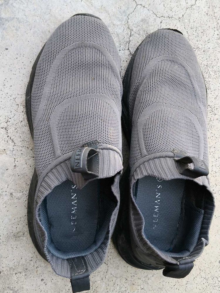 Neeman&#39;s Grey Sneakers
