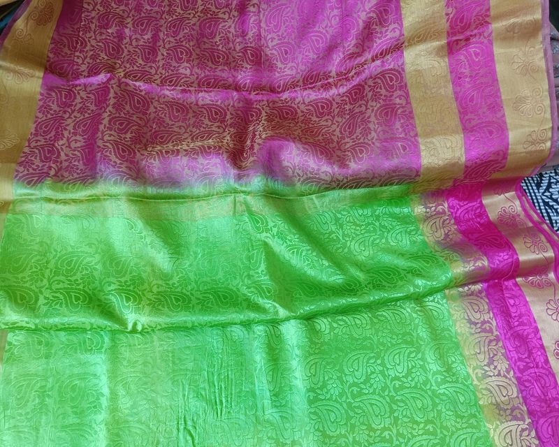 Parrot Green &amp; Magenta Pink Saree &amp; Blouse piece