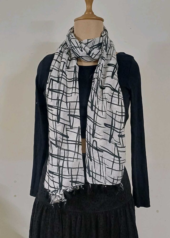 Black n White Stylish checks Patterned Scarf