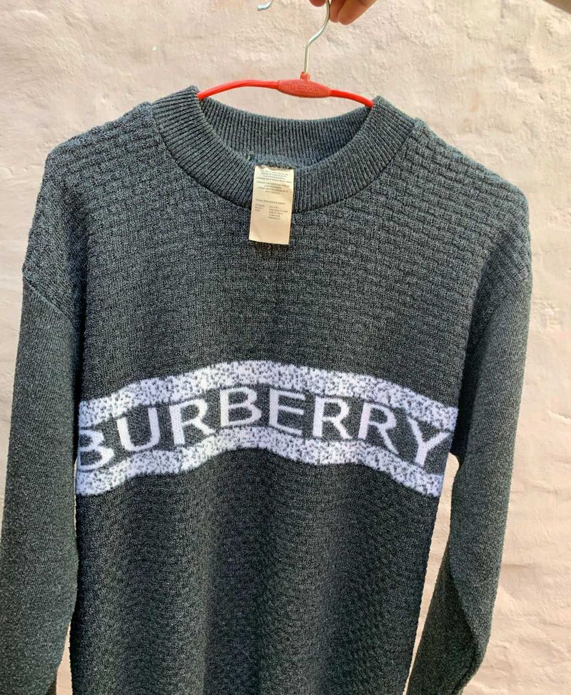 Burberry Sweater orignal comfortable