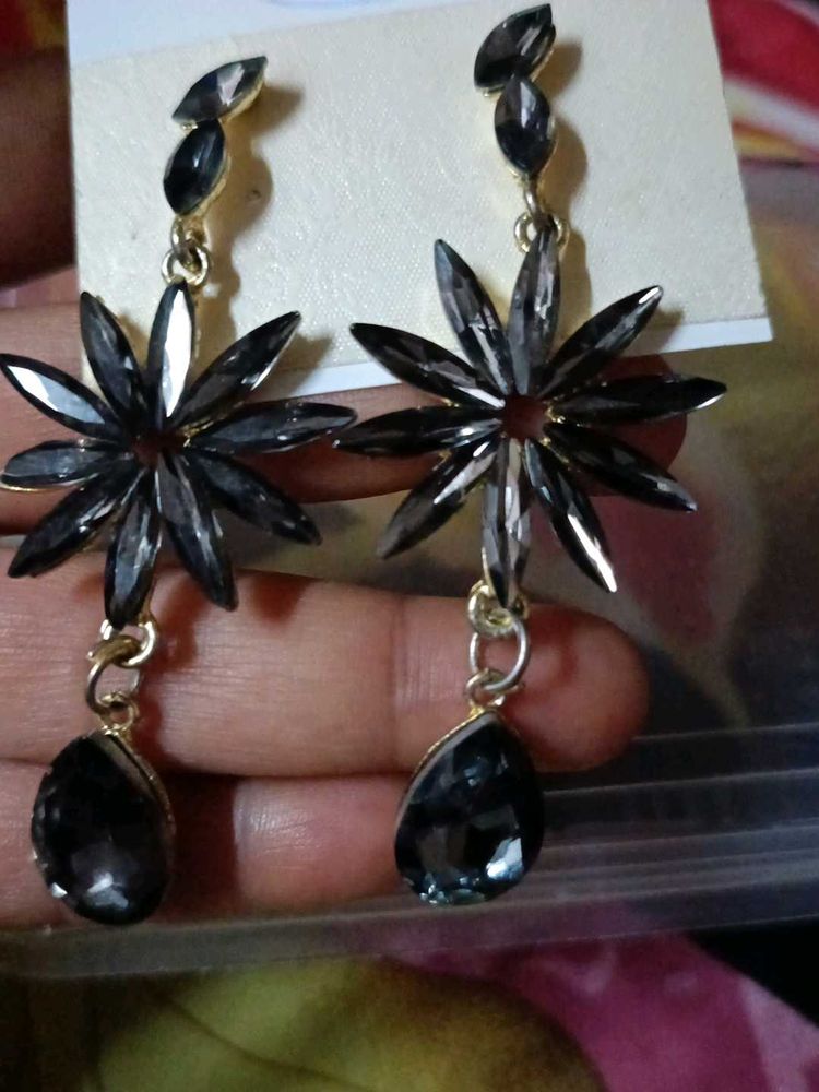 Ad Earrings (Black)