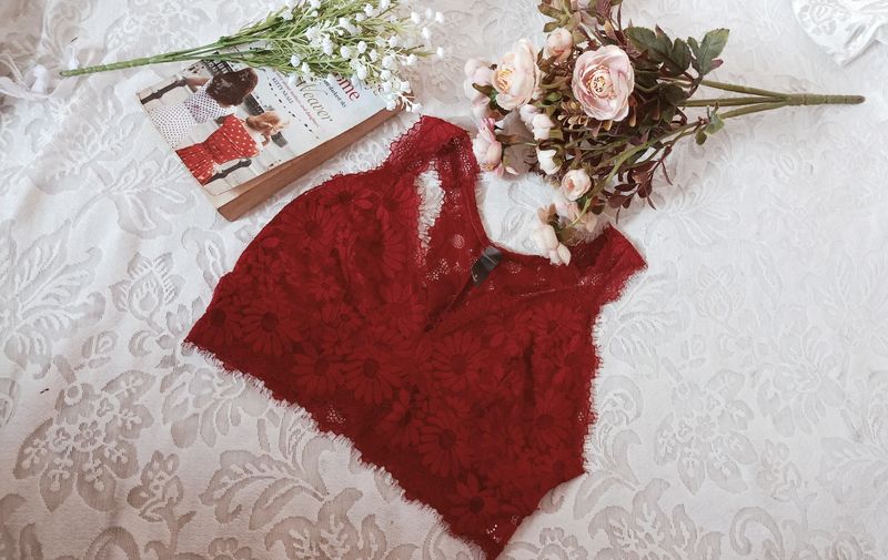 Beutiful Floral Design Lace Crop Top