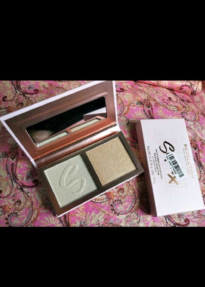 Makeup  Revolution London Face Highlighter Duo.