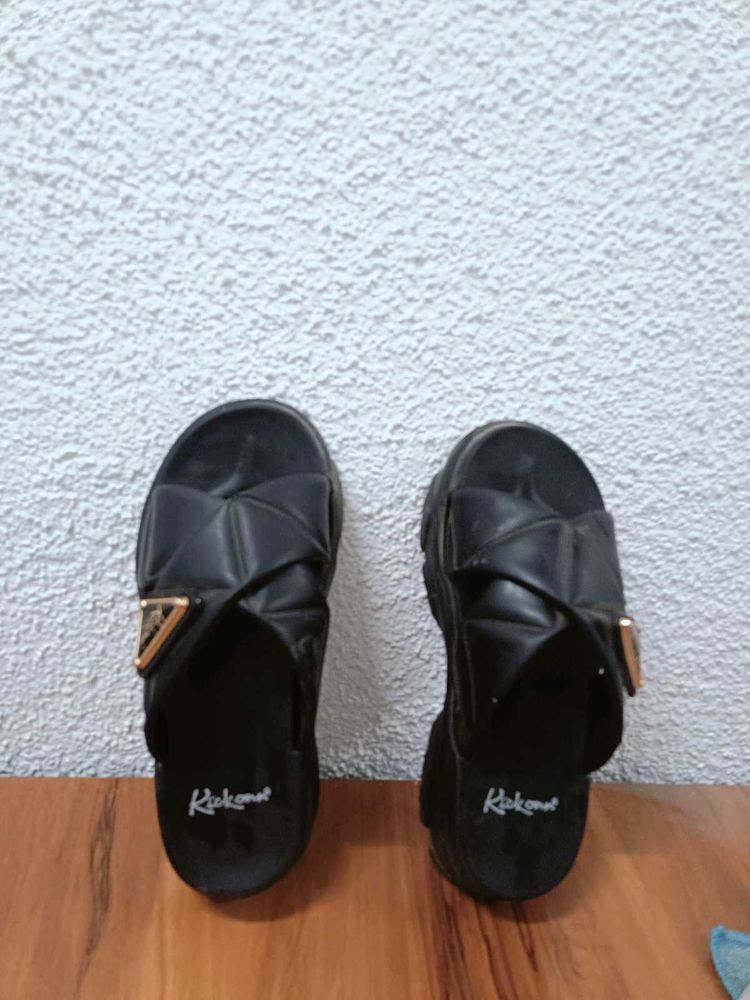 Chic Black Platform Slides