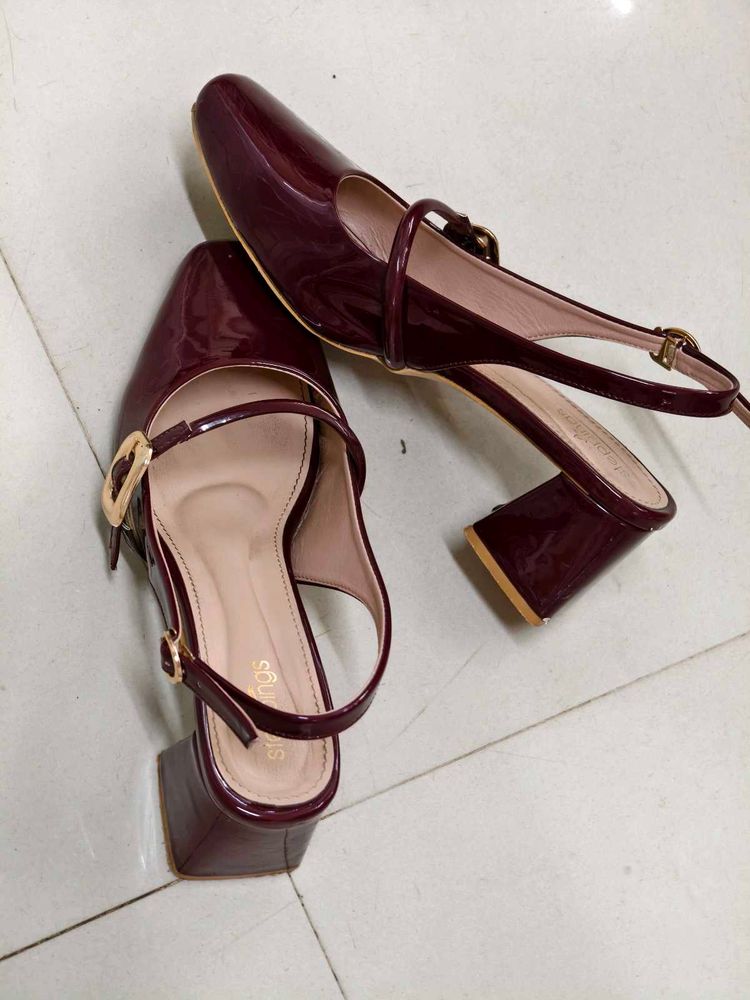 cherry red 🍒 heels