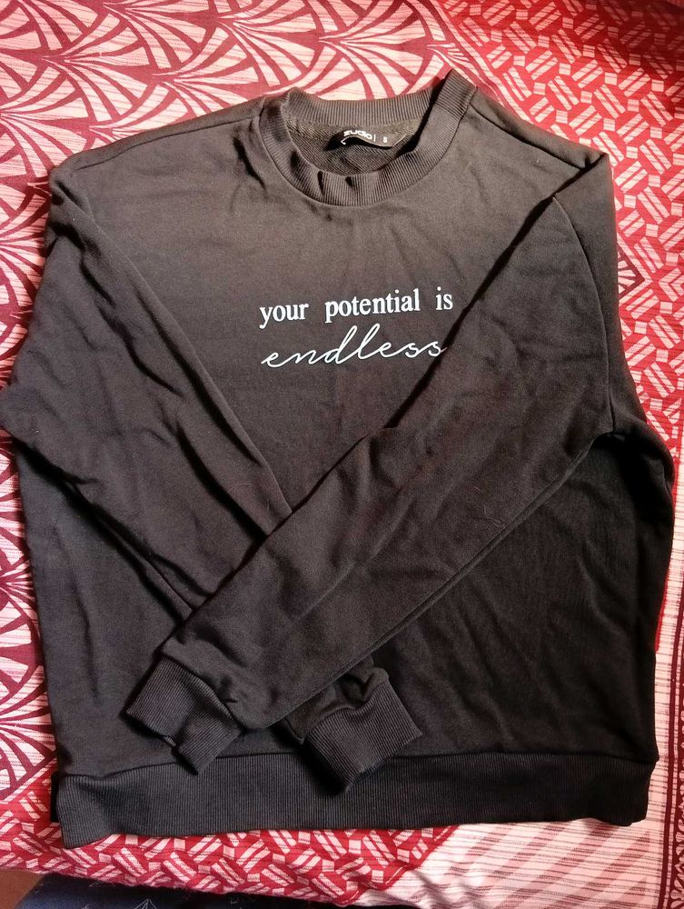 Elegant Black Sweatshirt