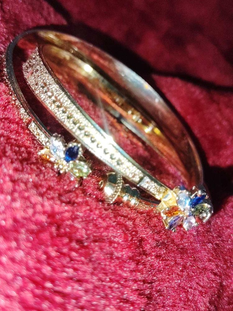 Elegant Gold-toned Bangle