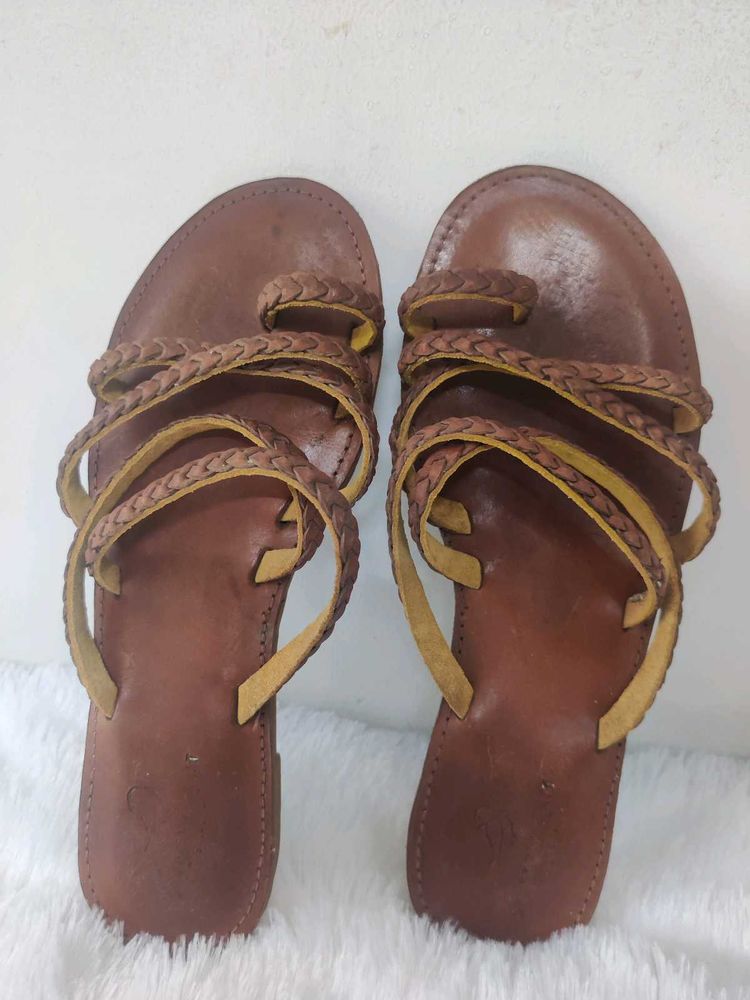 LEATHER SANDALS FOR WOMEN
