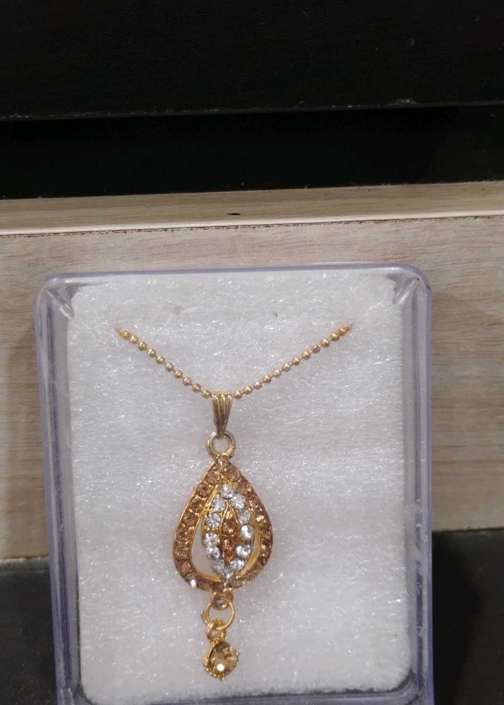 Elegant Gold Necklace