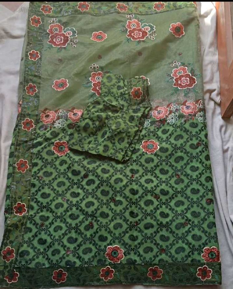 New Brand Saree In Half Net Nd Chiffon