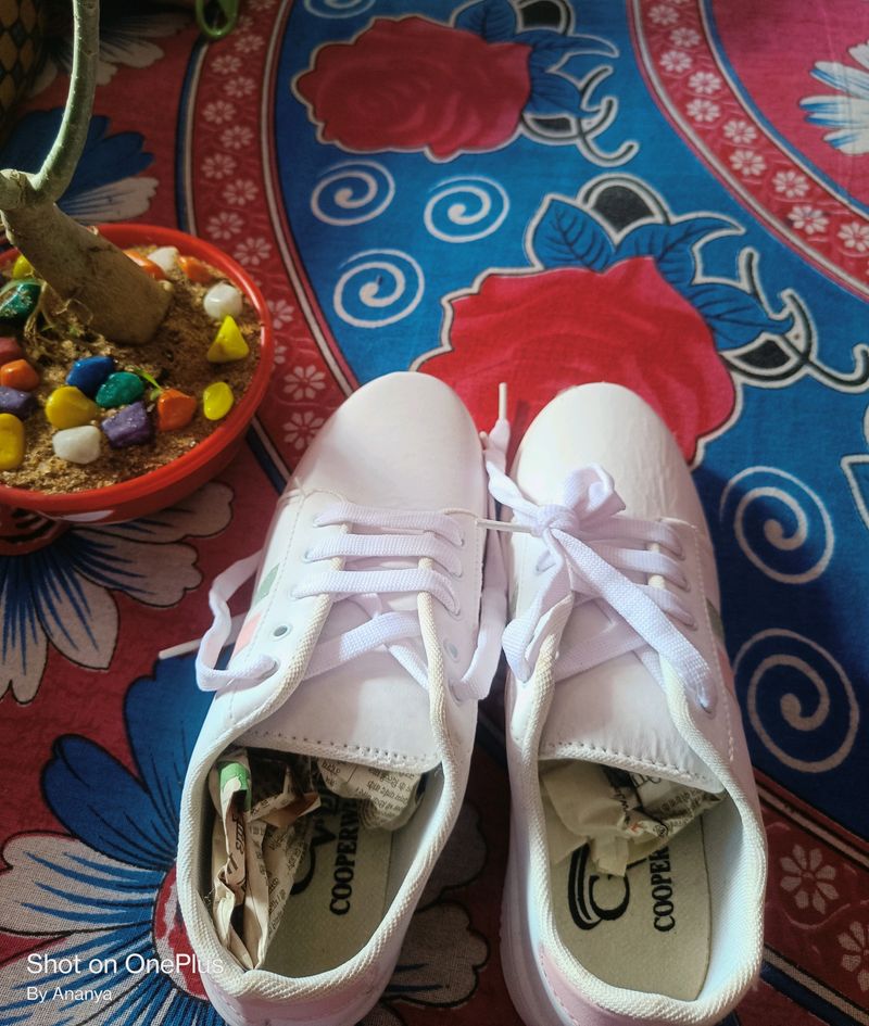 Woman White Sneaker 👟