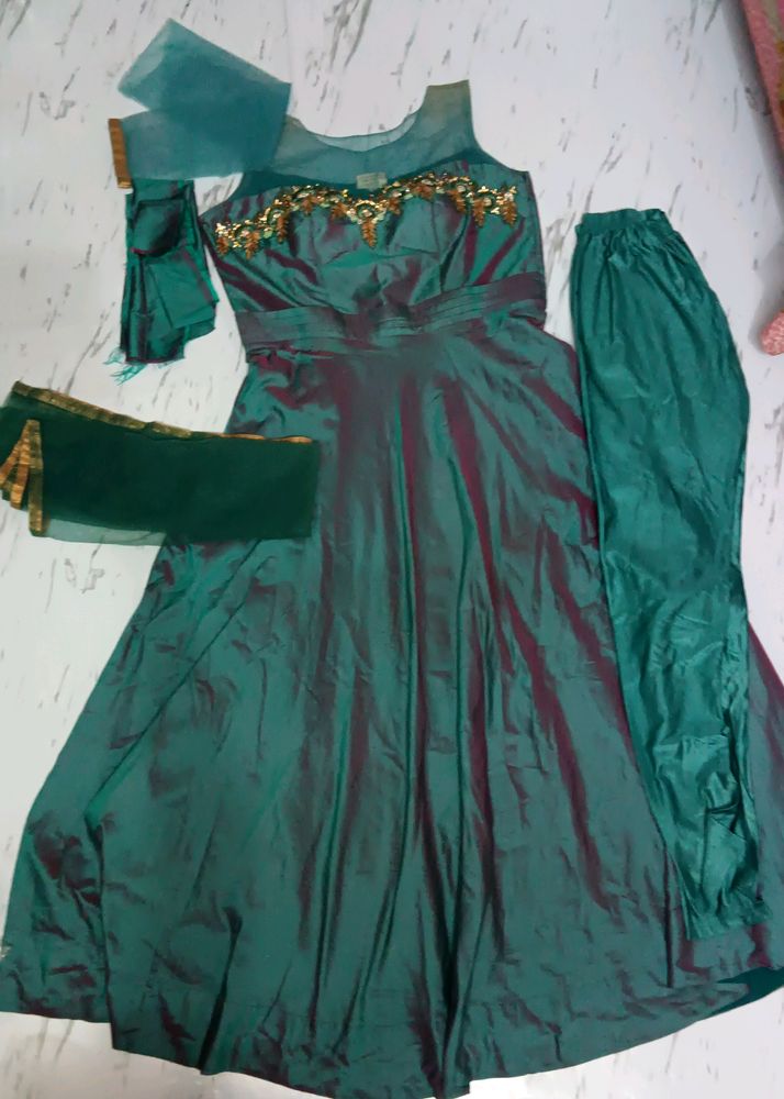Princess 👑 Green Gown With Dupata Legi Sleeves