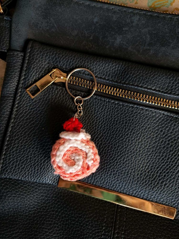 Crochet Cupcake Keychain (2 colors)