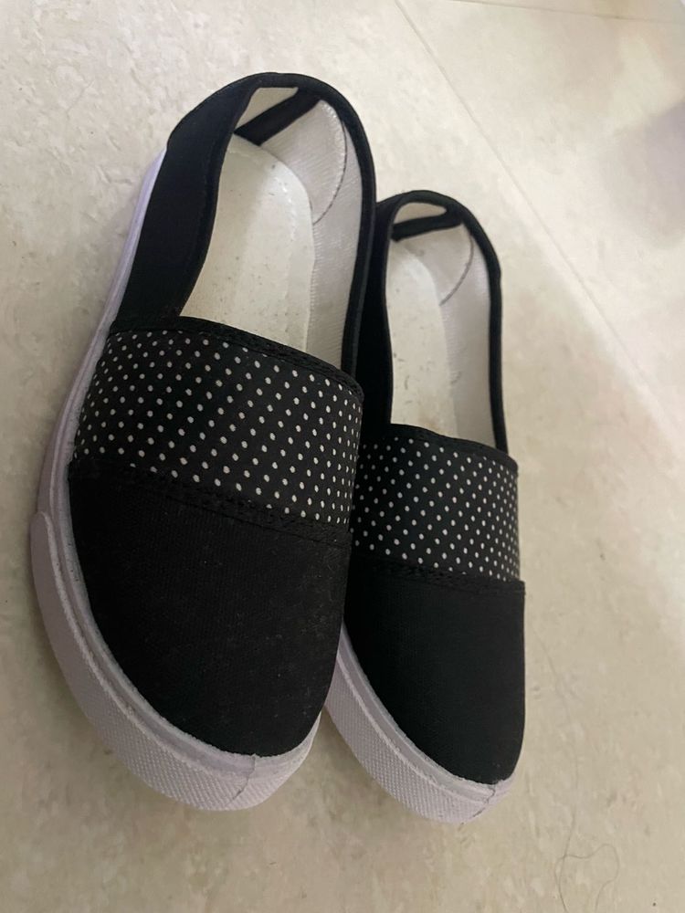 Cute Black &amp; White Casual Shoes