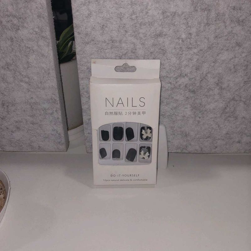 Nail Clipons