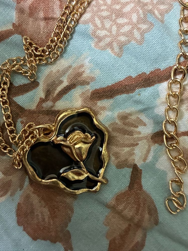 Rose Pendant Necklace