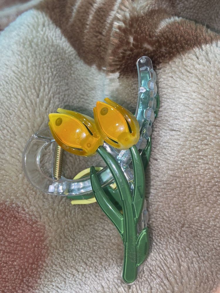 Tulip Hair Claw Clip