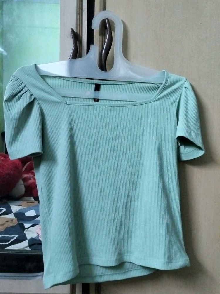 Cute Green Puff Sleeve Top