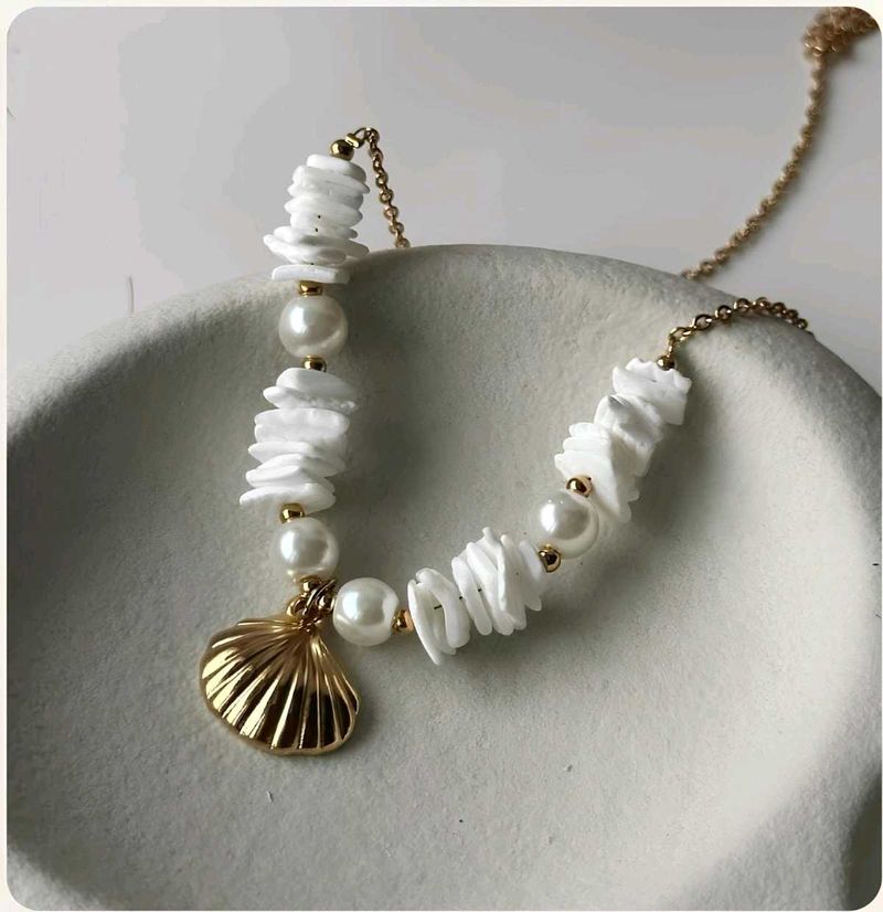 Seashell &amp; Pearl Gold Chain Necklace