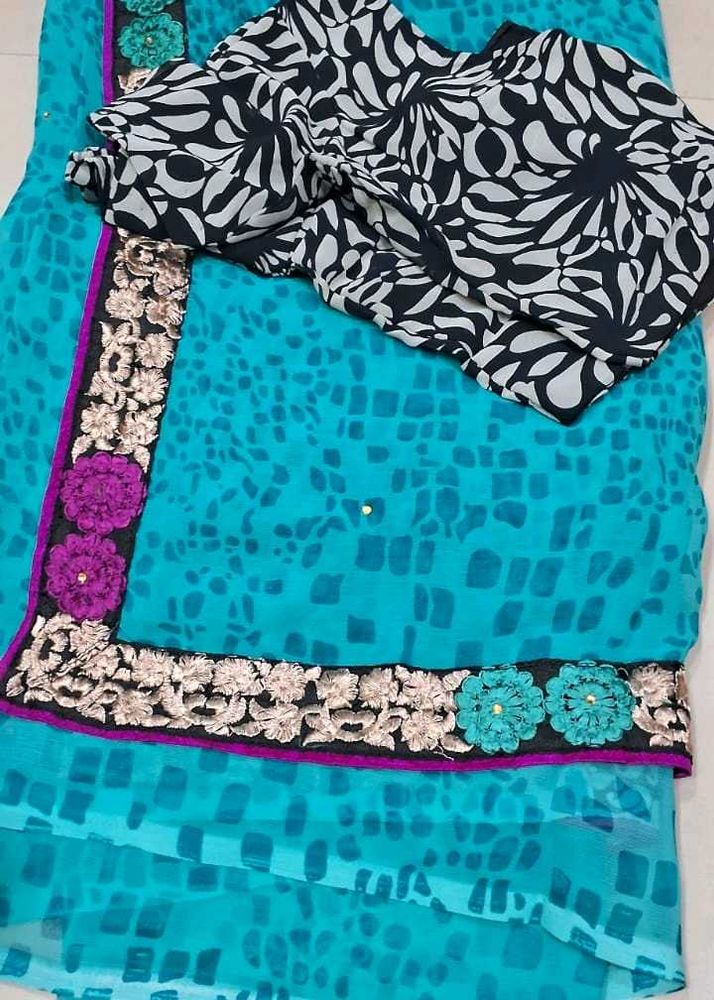 saree redi blouse k sath he