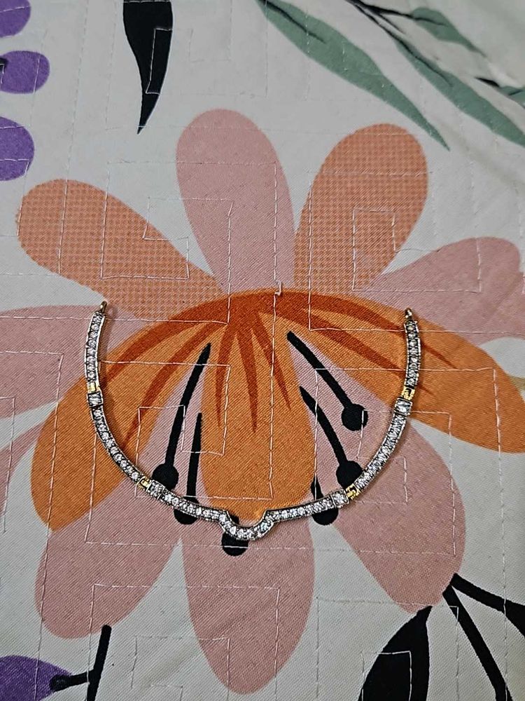 Sleek Simple Neckpiece 🩷🤍