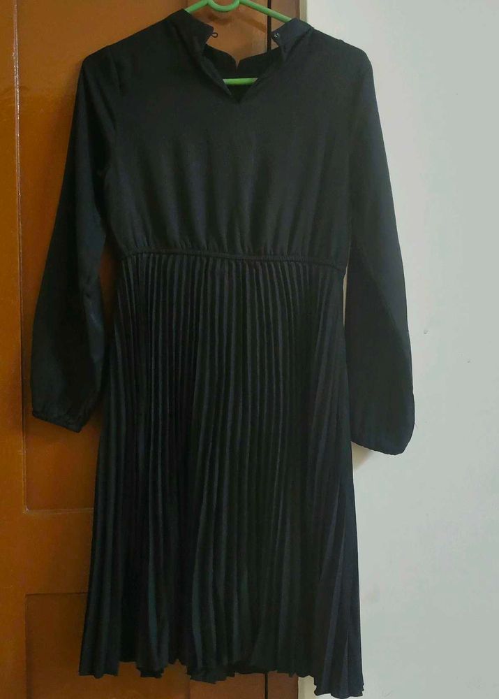 Elegant Black Pleated Dress