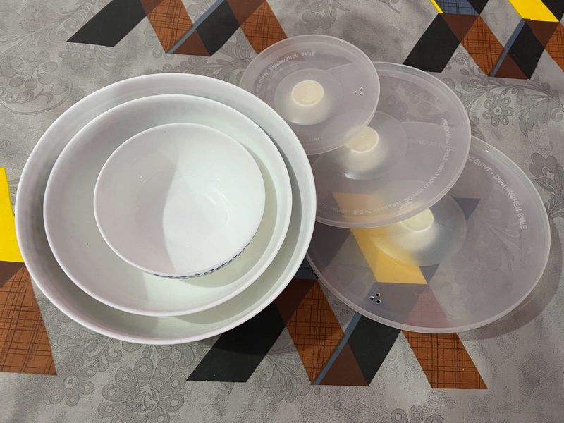 Set of 3 bowls with lids