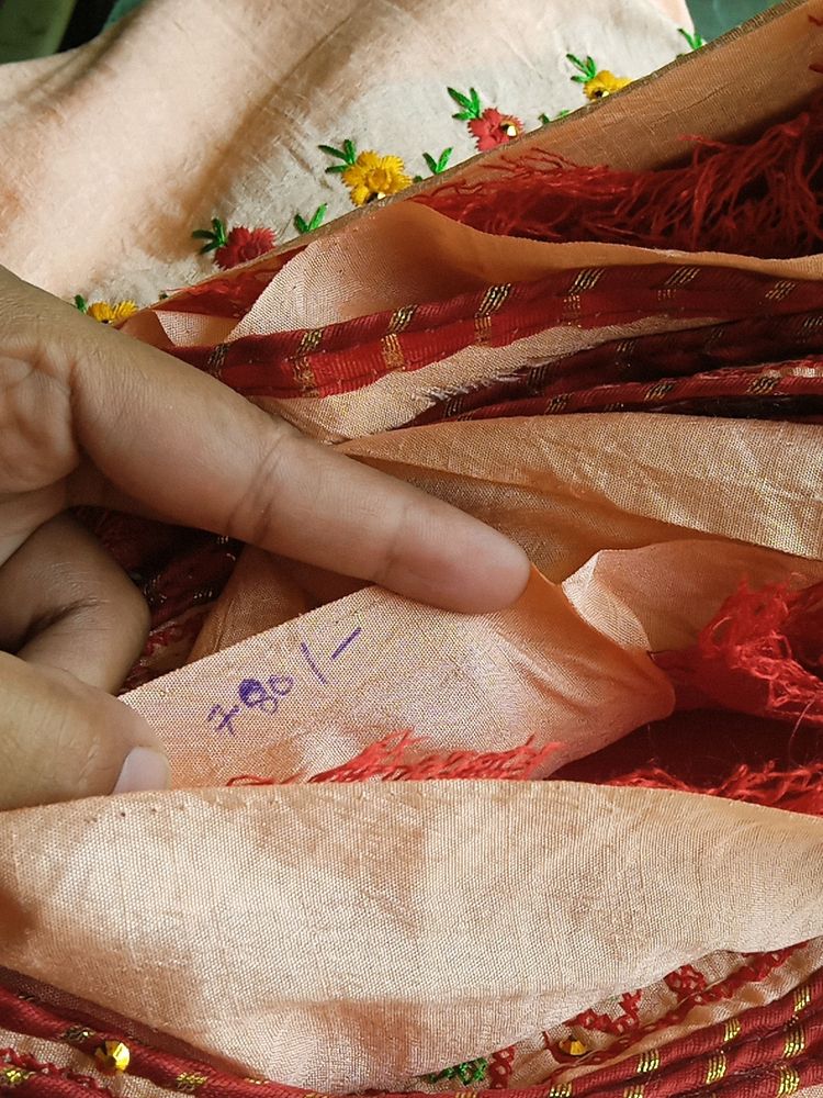 Some One Gifted But I Have Many Sari So Selling It