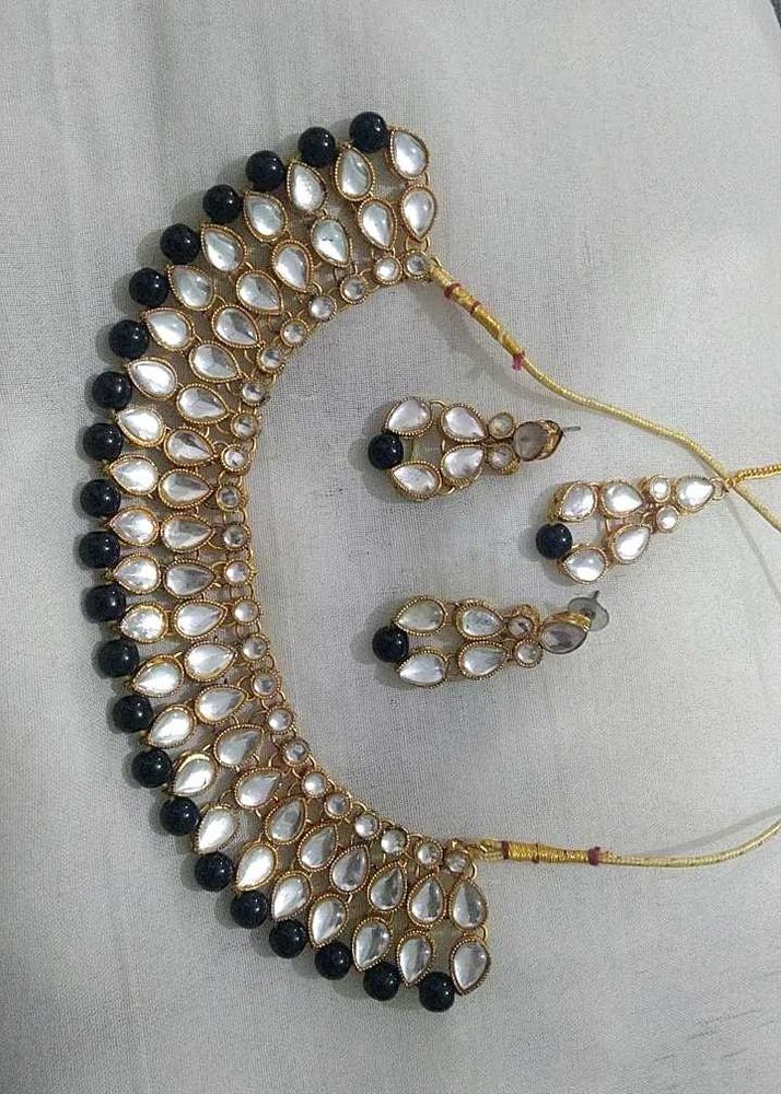 Black Heavy Kundan Jewellery Set, Piece Of 4