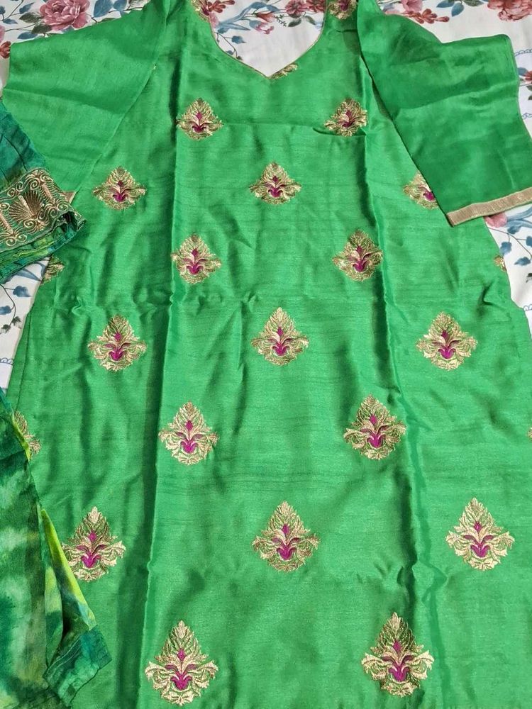 Beautiful Partywear Suit Set