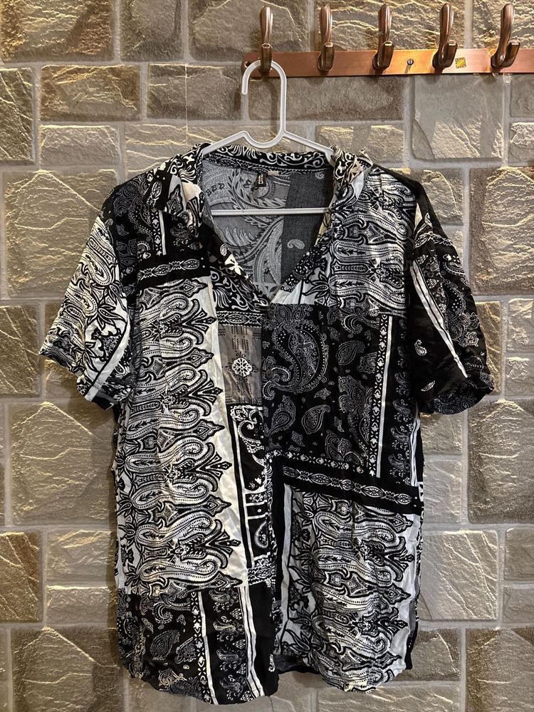 H&amp;M Bandana Print Short Sleeve Shirt