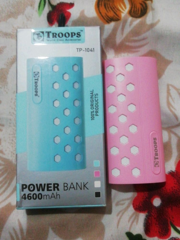 Troops Powerbank