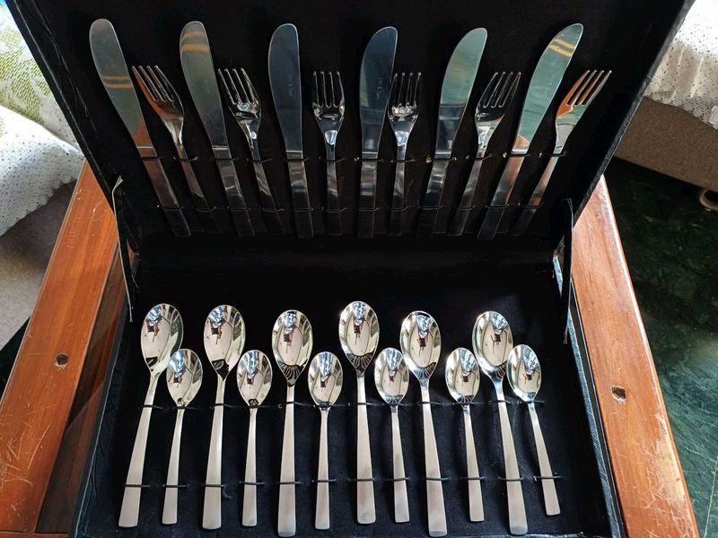 Shri &amp; Sam Cutlery Set 24 Pcs