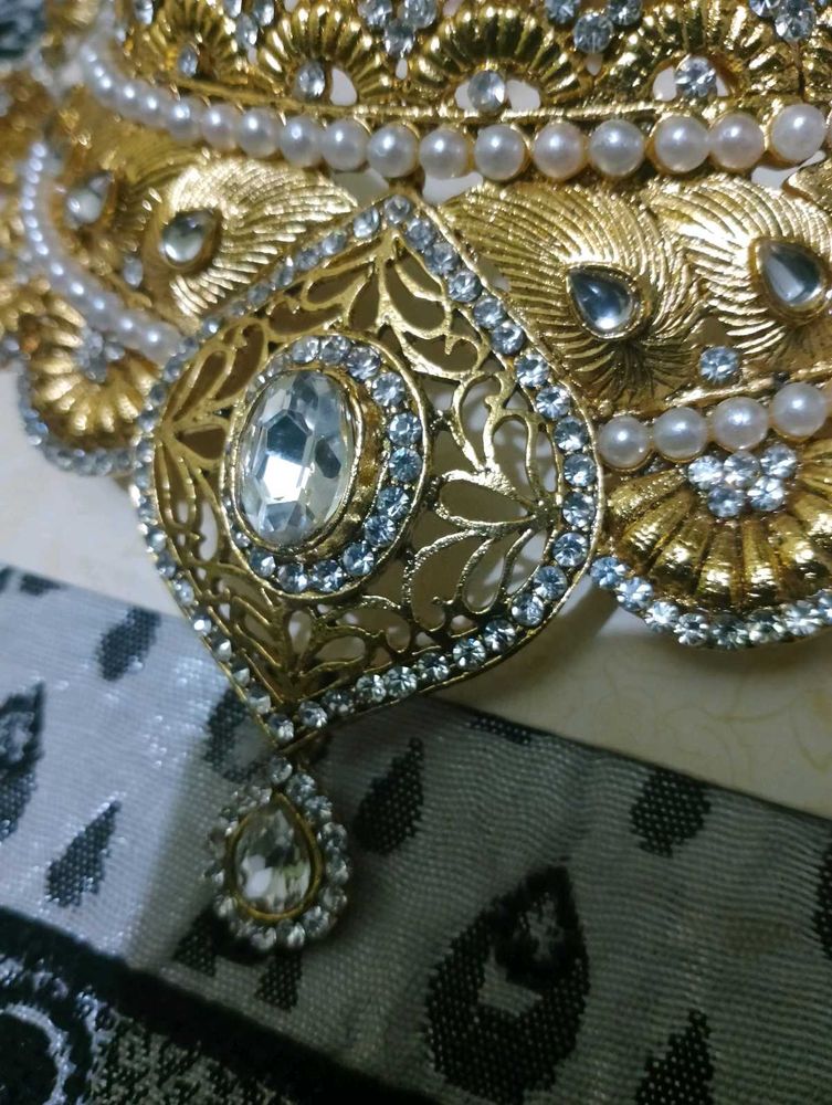 Elegant Gold &amp; Crystal Statement Necklace