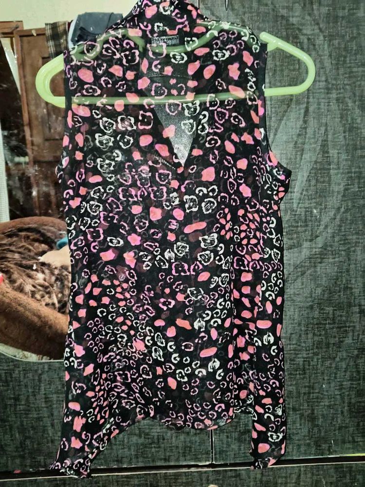 Leopard Print Sleeveless Top with pent