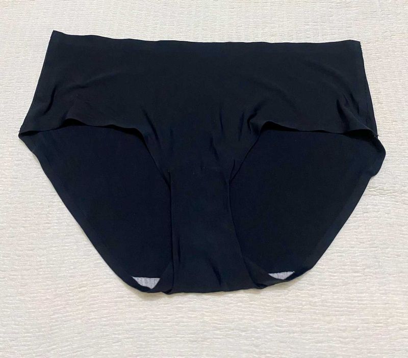 Seamless Black Briefs
