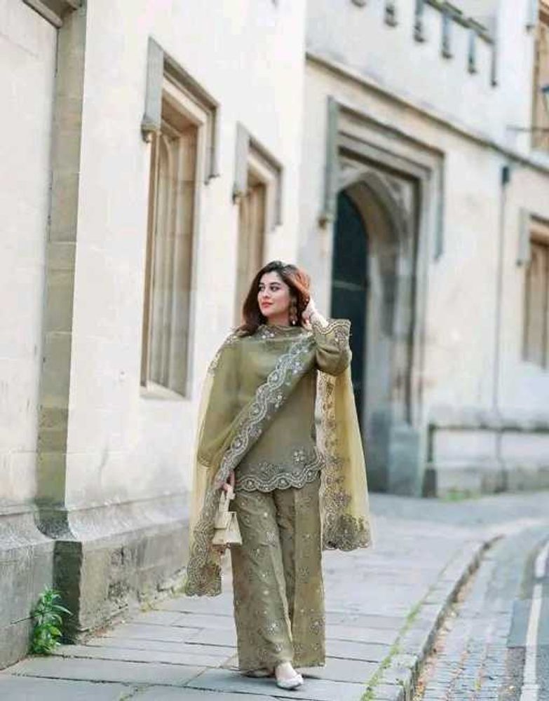 Elegant Pakistani Kurta Set &amp; Dupatta