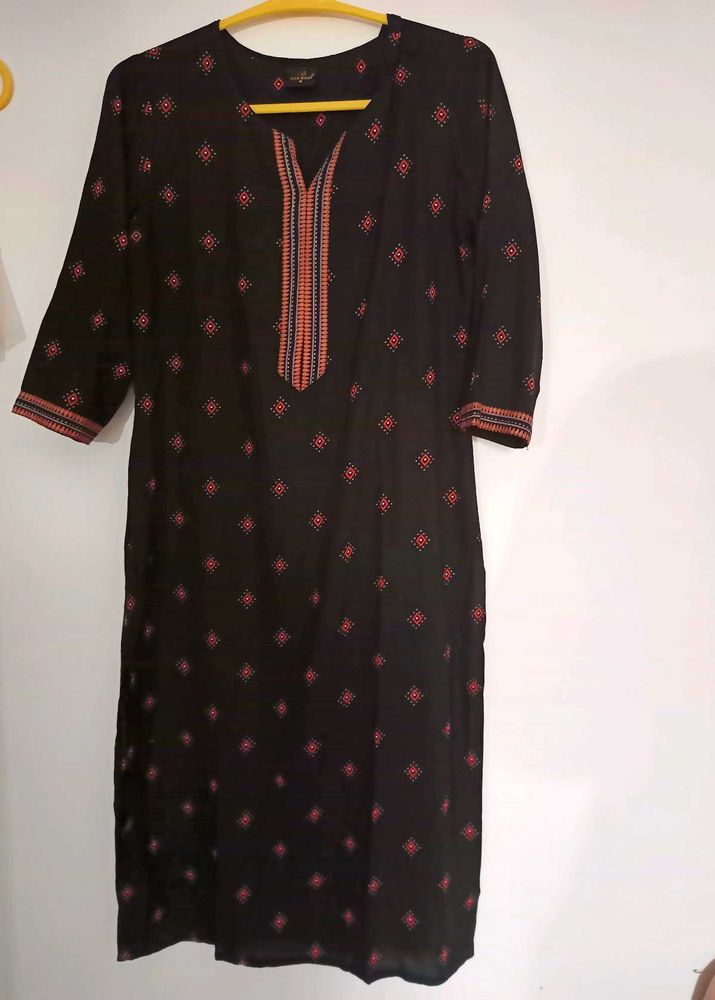 Elegant Black Embroidered Kurta