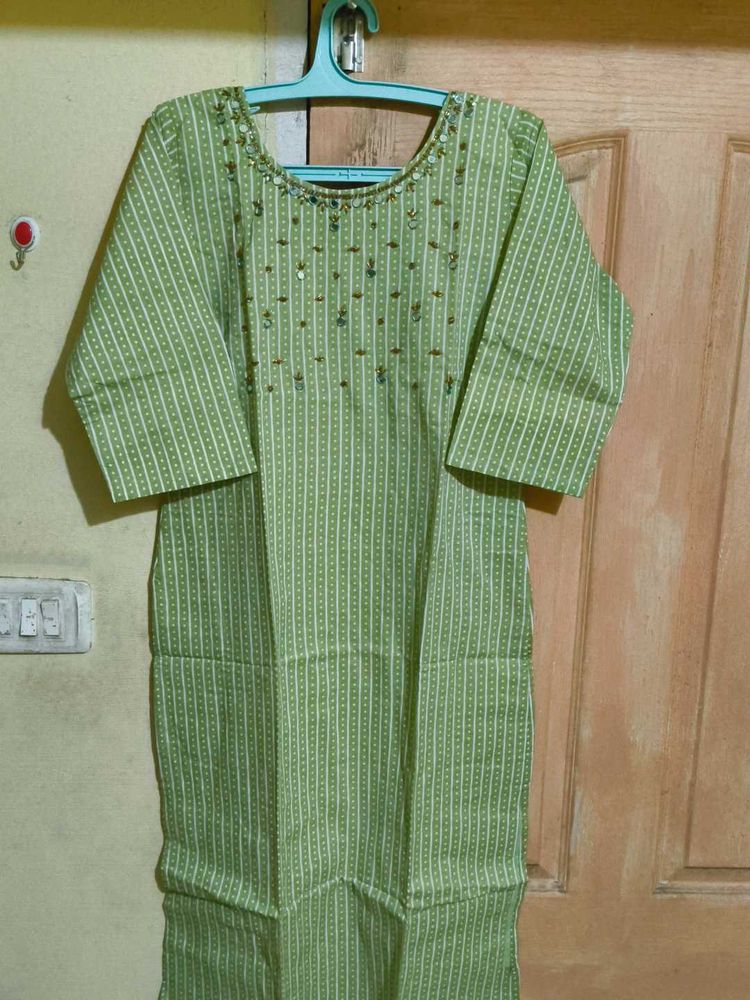 Light Green Striped Kurti Set with Mirror