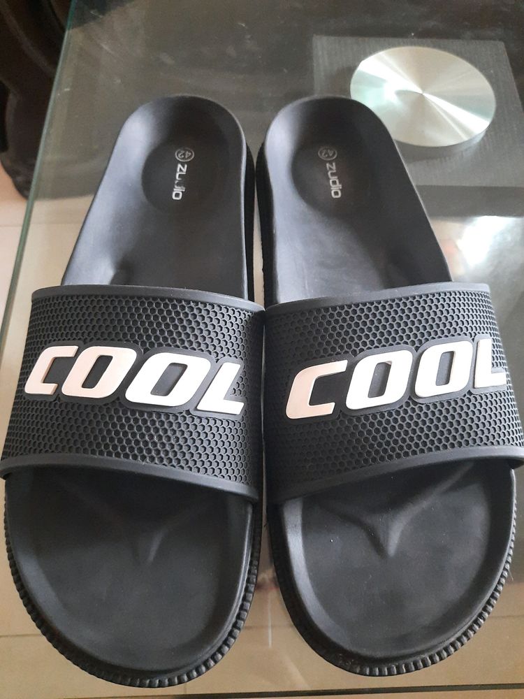 Zudio Slides ₹ 400