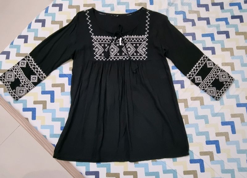 RAYON EMBROIDERY BLACK TOP