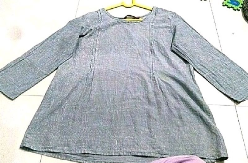 grey top
