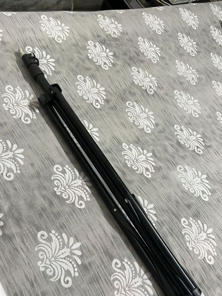 Adjustable Tripod Stand