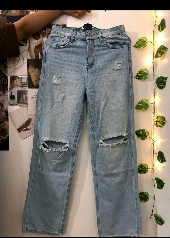 Ripped Knee Jeans With Free Gift 🎁
