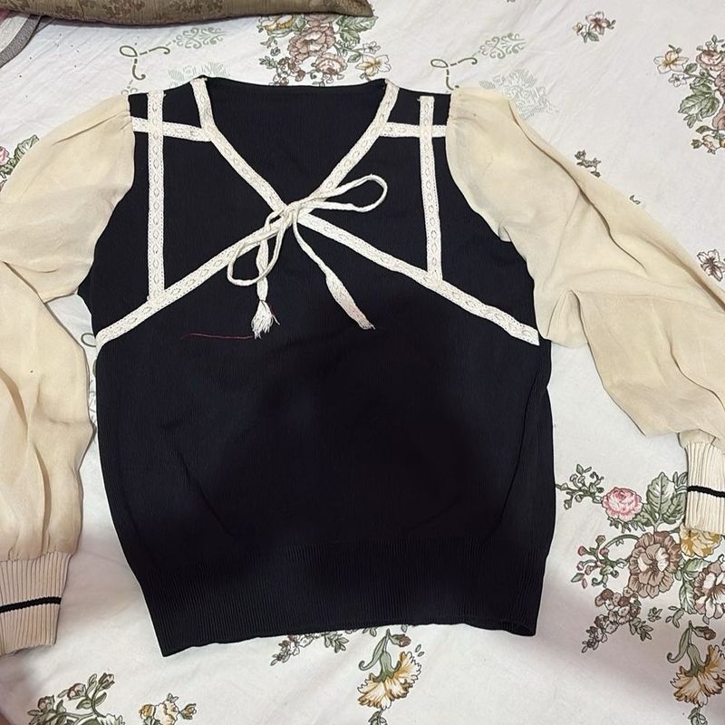 Its Cute Bow Black Nd White Top In Good Condition
