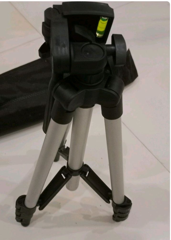 Metal Tripod
