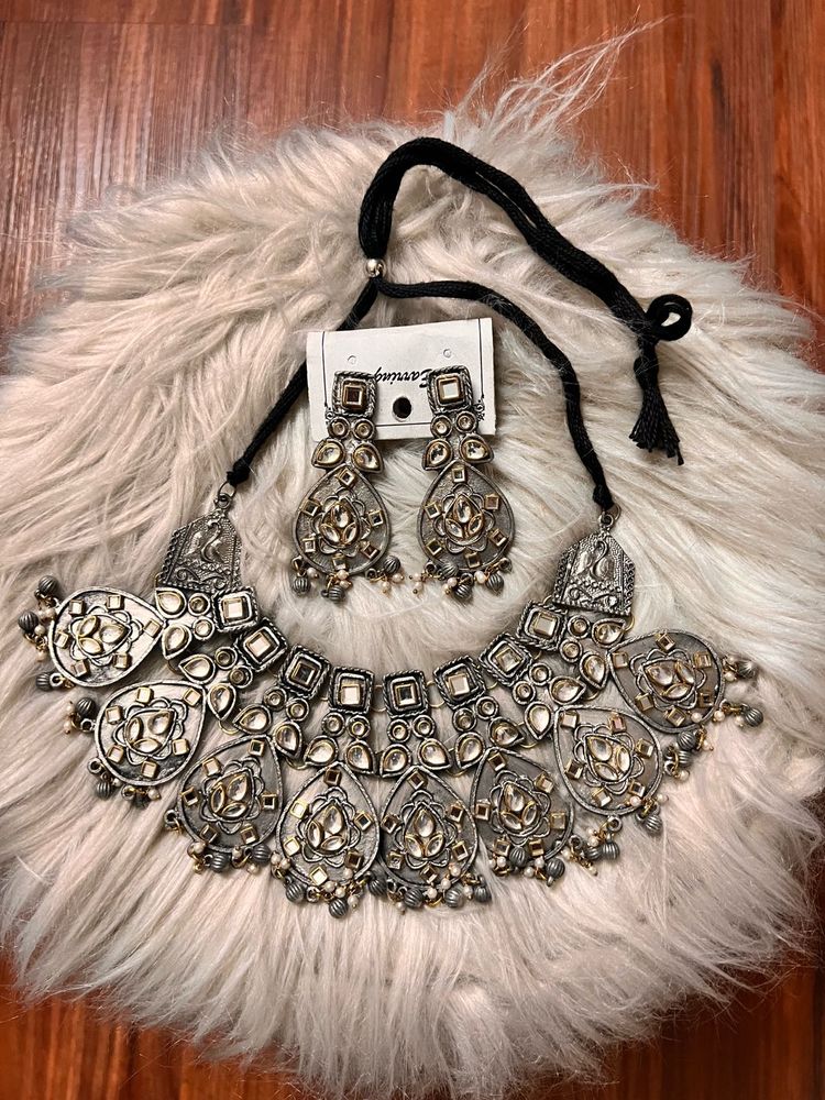 Neckpiece and earrings