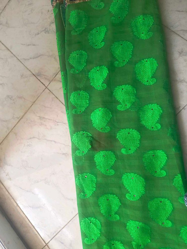 Pink &amp; Green Embroidered Saree😍