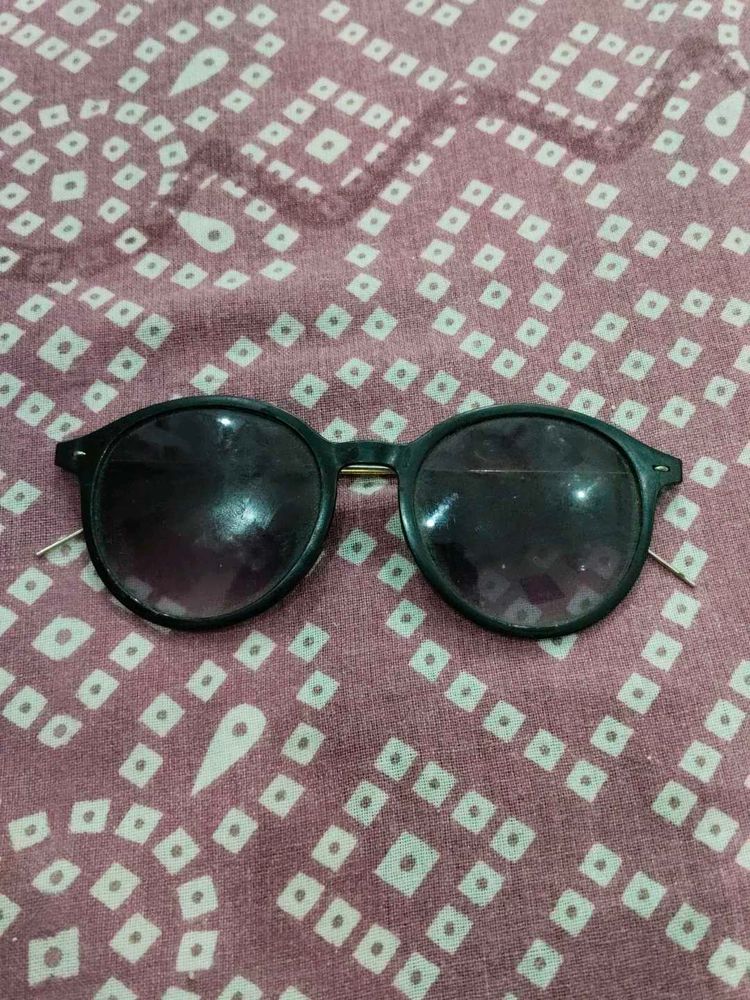Stylish Black Round Frame Sunglasses
